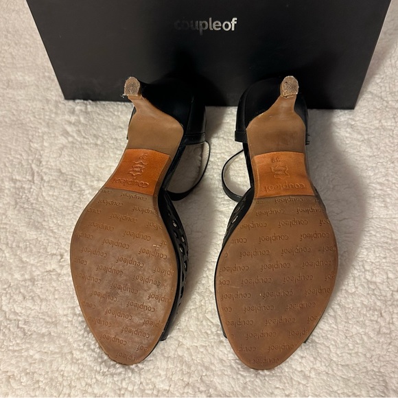 Coupleof Black an Gold Heels - Picture 16 of 16